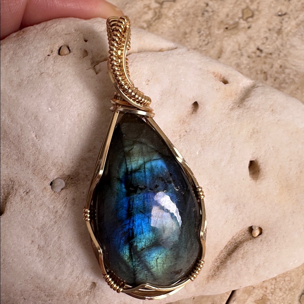 Artisan Labradorite Stone Gold Necklace Pendant